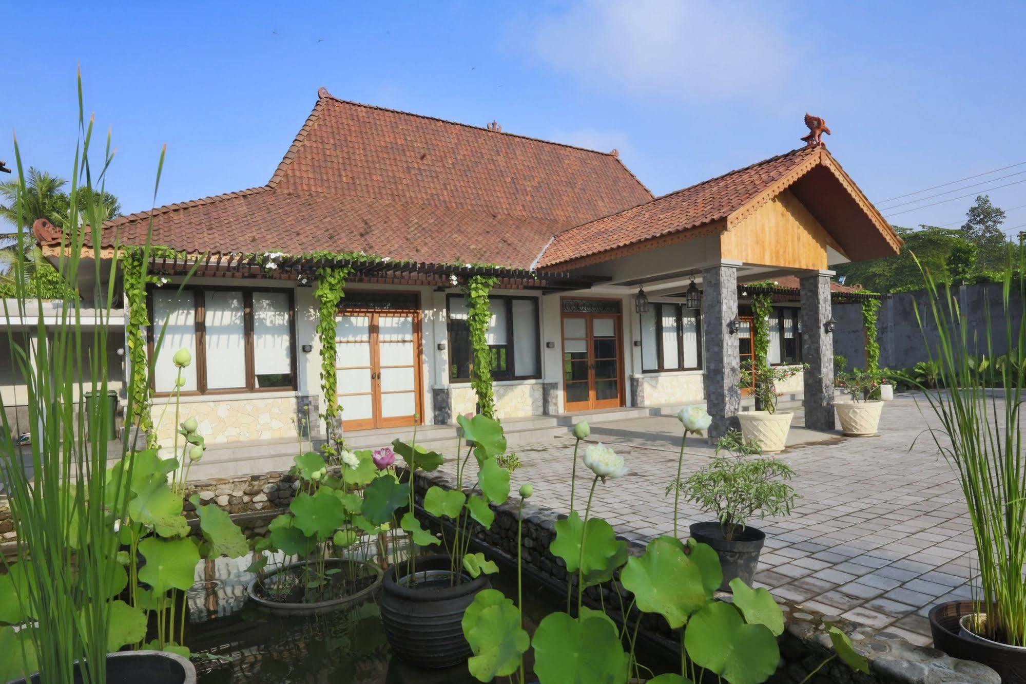 Amata Borobudur Resort Magelang Exterior photo